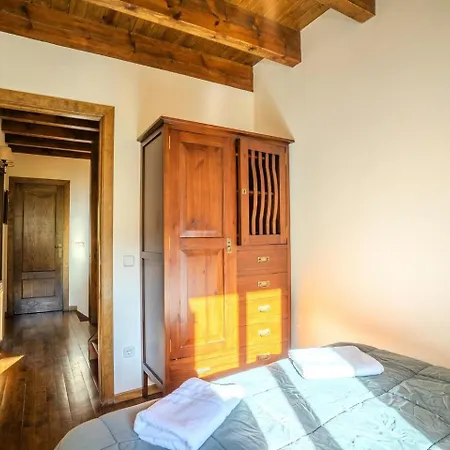 Holiday home A Pie De Pistas De *